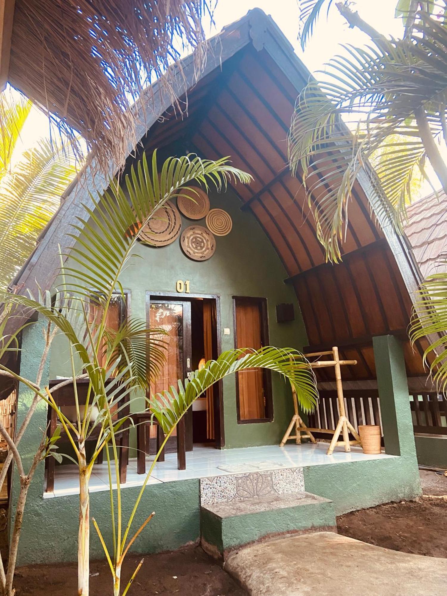Mowglis Gili Air Hotel Exterior photo