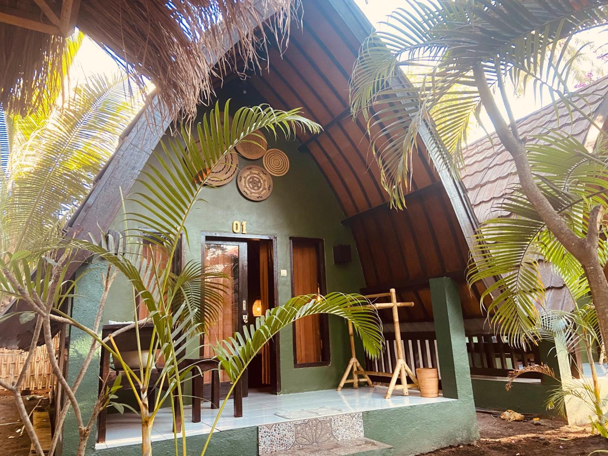 Mowglis Gili Air Hotel Exterior photo